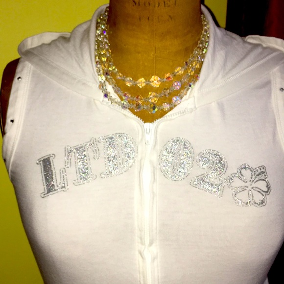 Cover up - Picture 3 of 10